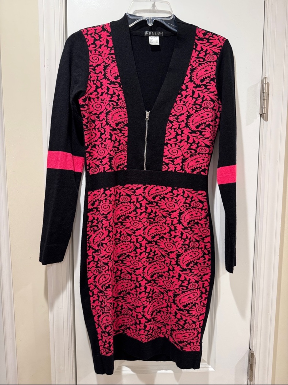 VENUS Black & Hot Pink Paisley-Patterned Knit Zip V-Neck Dress